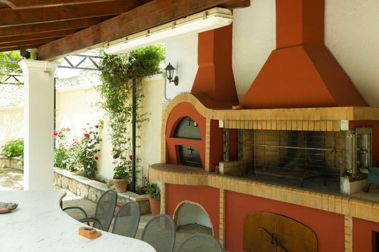 Villa Pine Forest Kompitsion Ngoại thất bức ảnh